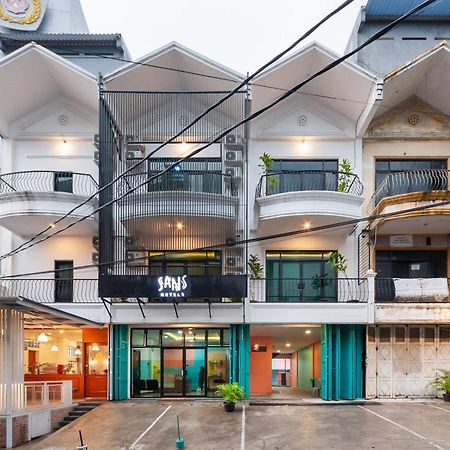 Sans Hotel Suryakencana Bogor Esterno foto