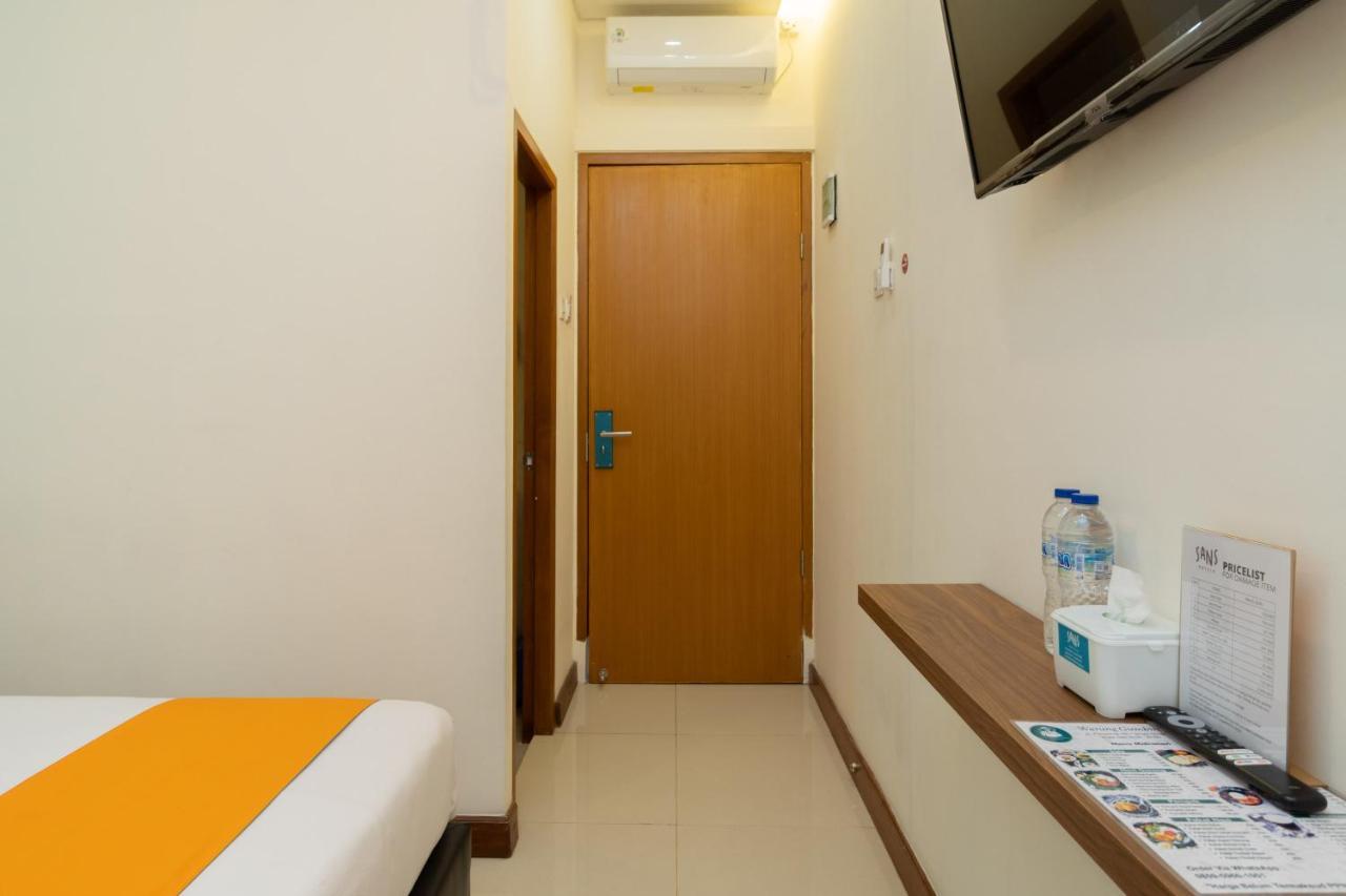Sans Hotel Suryakencana Bogor Esterno foto