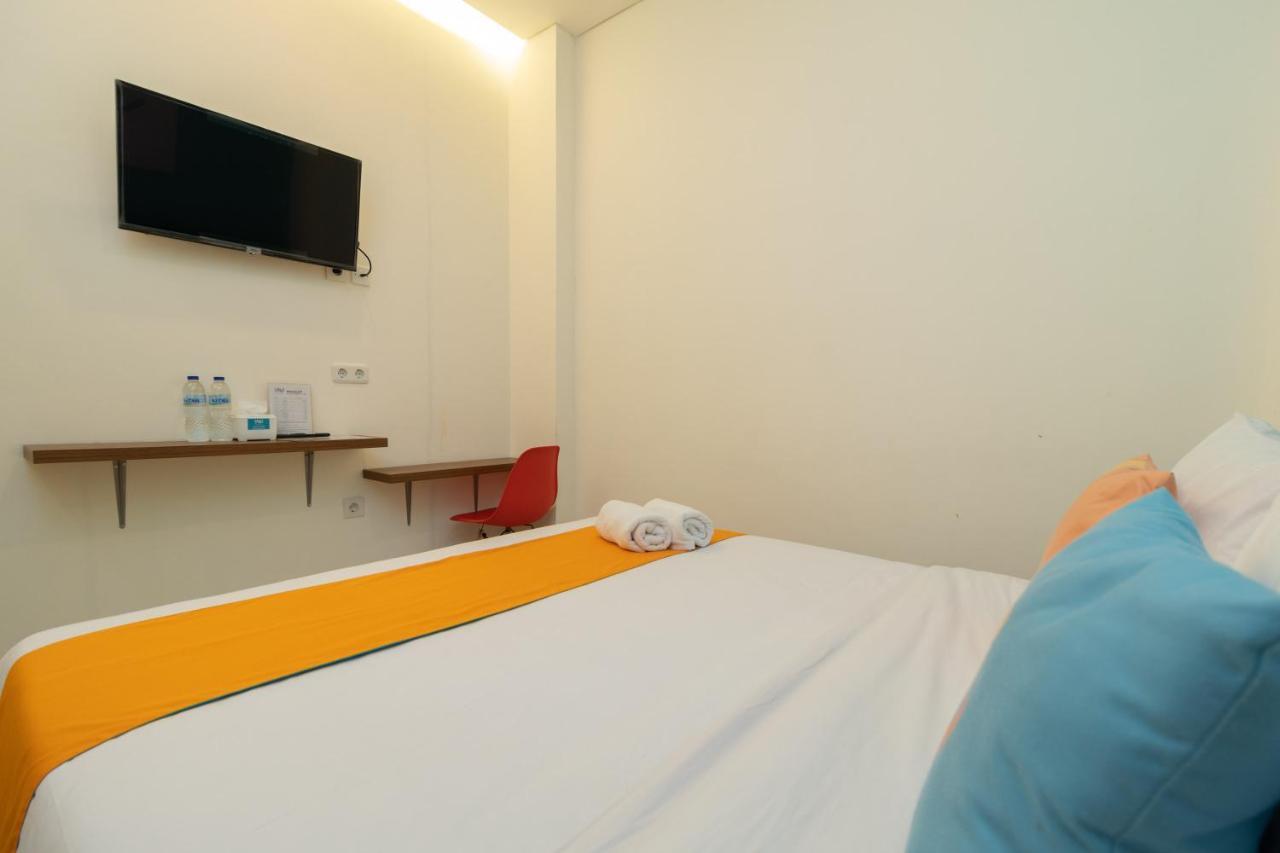 Sans Hotel Suryakencana Bogor Esterno foto