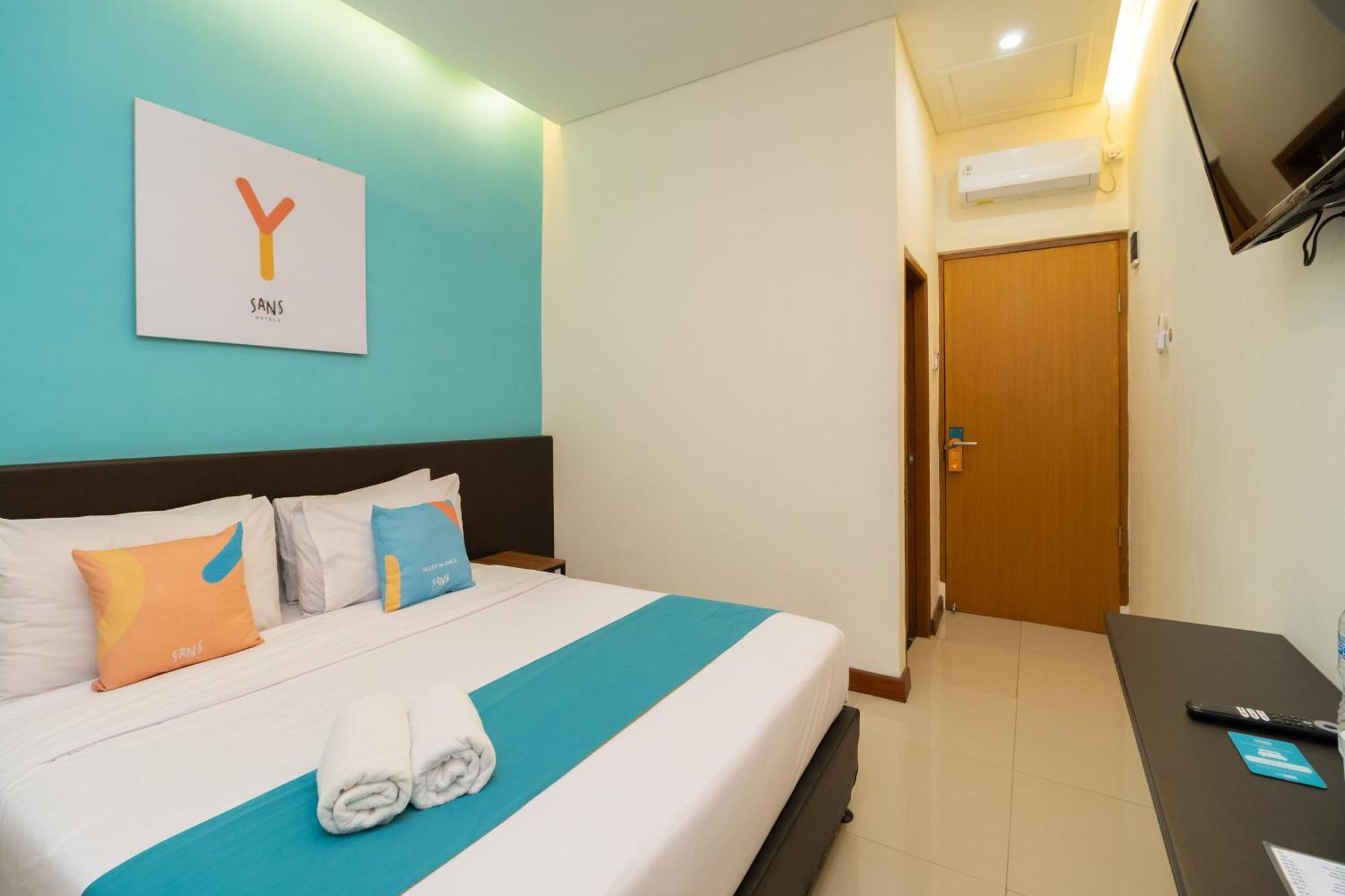 Sans Hotel Suryakencana Bogor Esterno foto
