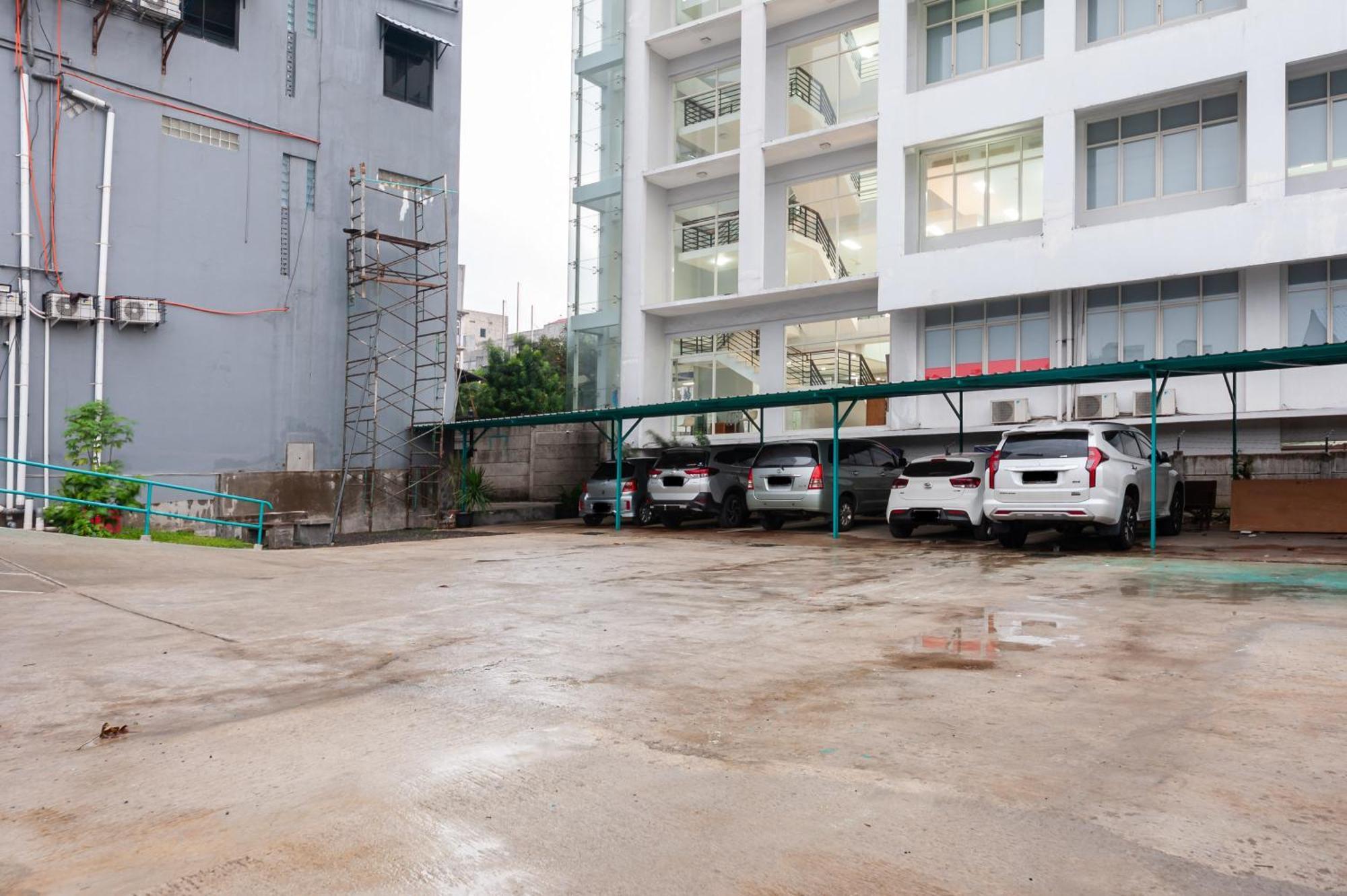 Sans Hotel Suryakencana Bogor Esterno foto