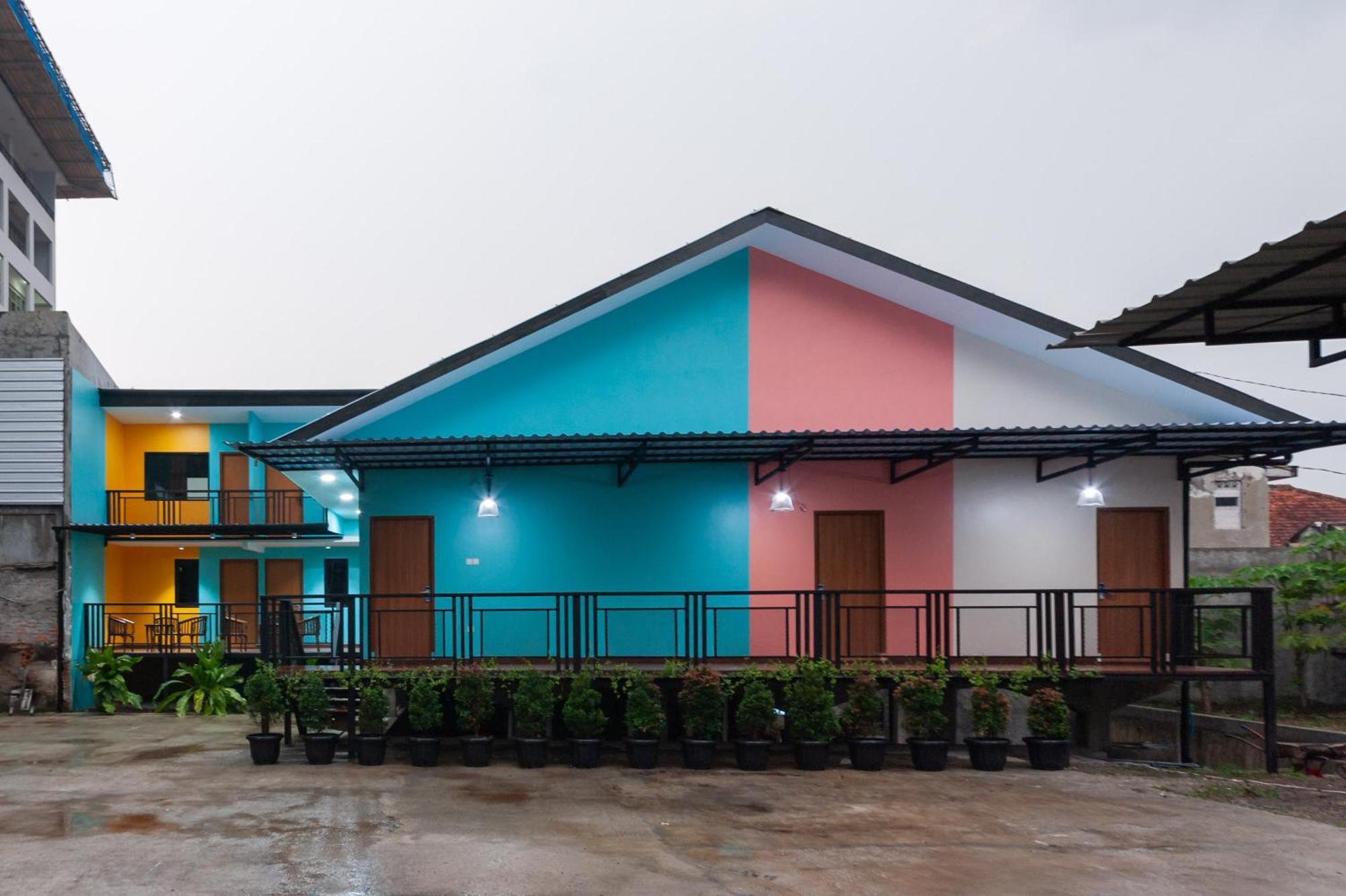 Sans Hotel Suryakencana Bogor Esterno foto