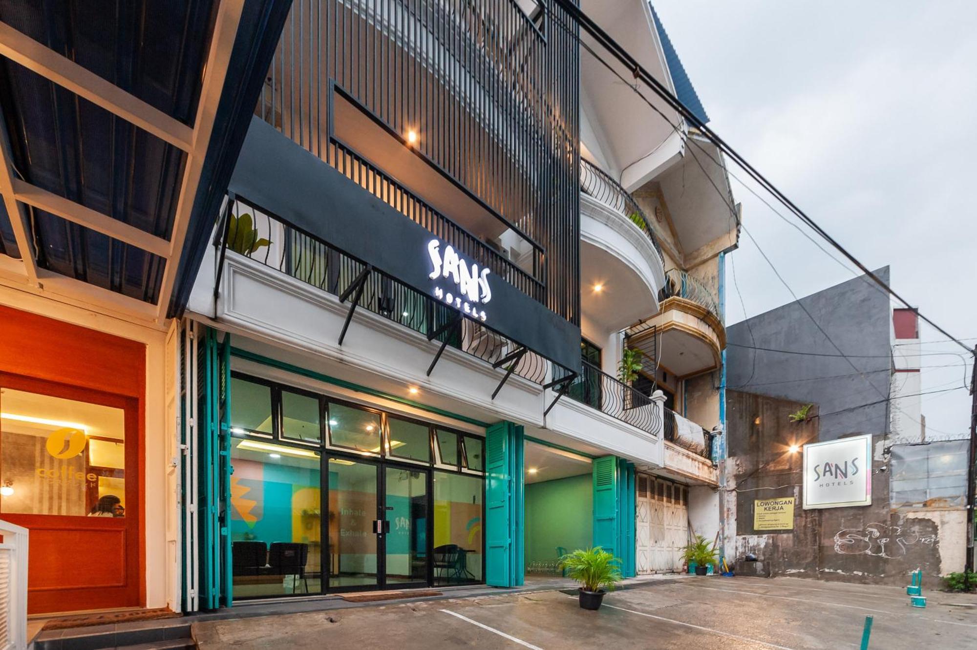 Sans Hotel Suryakencana Bogor Esterno foto